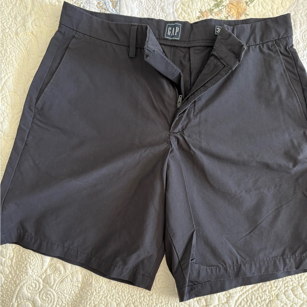 GAP Men's Black 8” Stretch Tech shorts